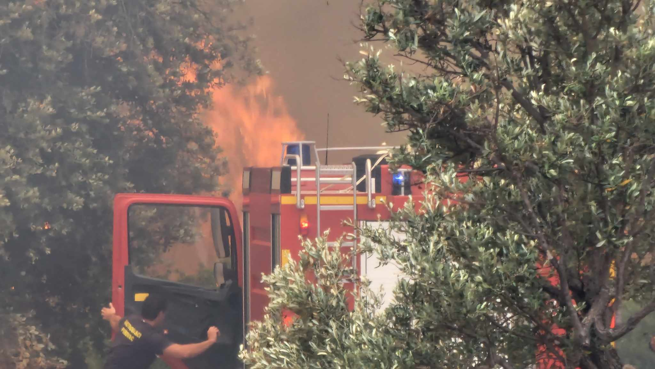 FOTOGALERIJA iz središta požara: Grčevita borba protiv vatre i vjetra