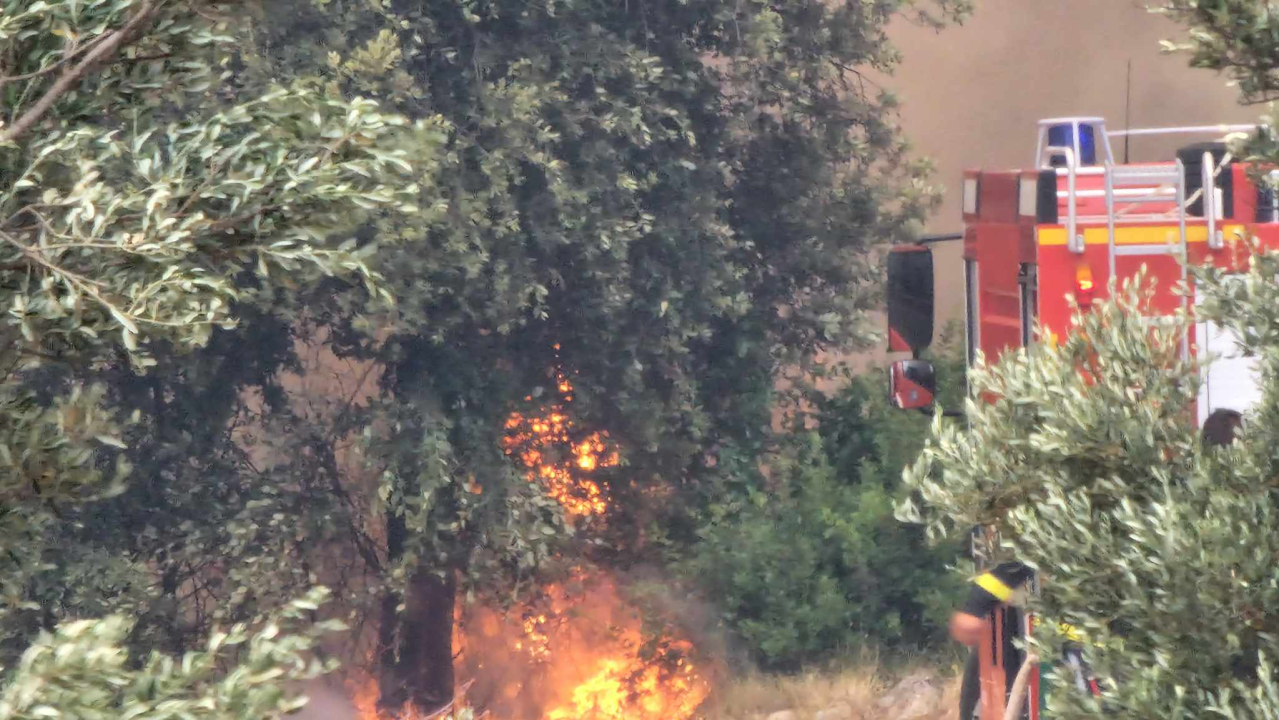 Objekti nisu ugroženi, vatrogasci ostaju na terenu cijelu noć