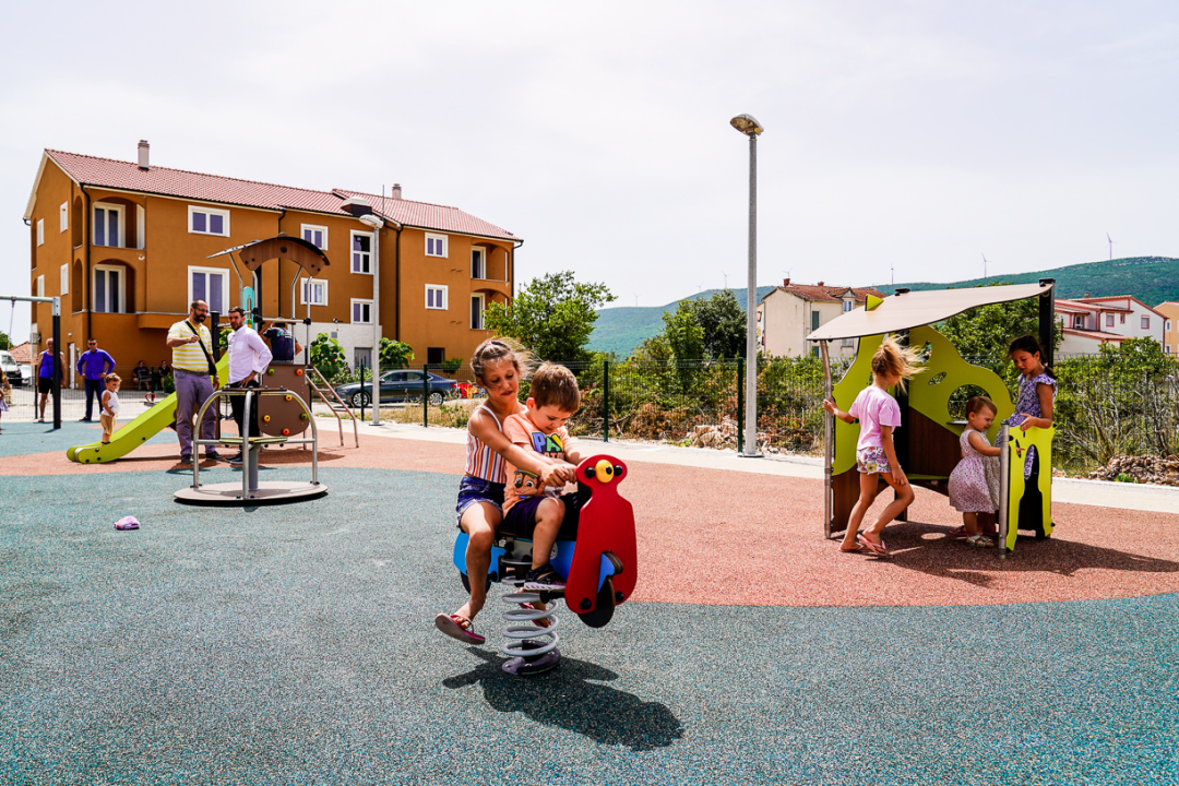 Djeca u Lozovcu dobila igralište vrijedno 70 tisuća eura