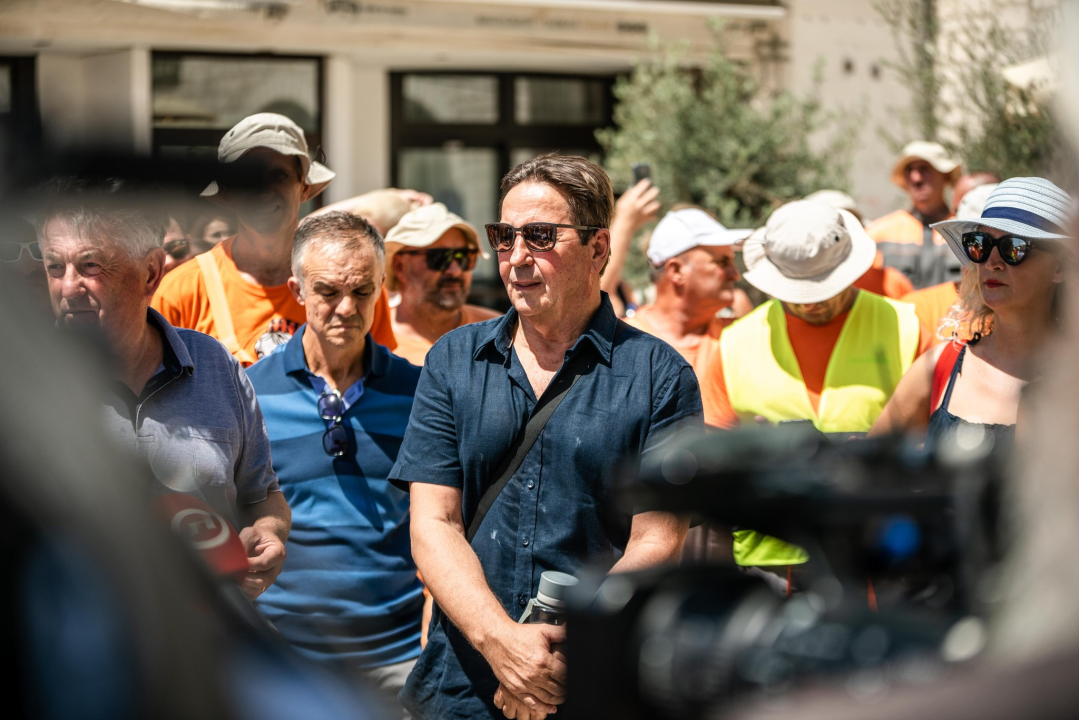 Radnici Cesta Šibenik održali novi prosvjed: 'Župan uništava ovu tvrtku i ove ljude'