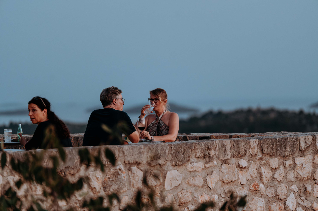 Ljetna večer i vrhunska glazba na Barone Jazz Festivalu: B's FUNstallation oduševili Šibenčane i turiste