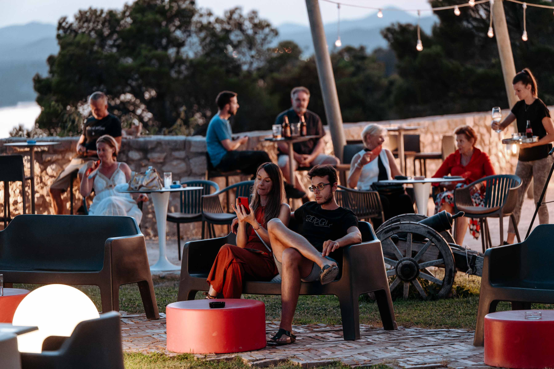 Ljetna večer i vrhunska glazba na Barone Jazz Festivalu: B's FUNstallation oduševili Šibenčane i turiste