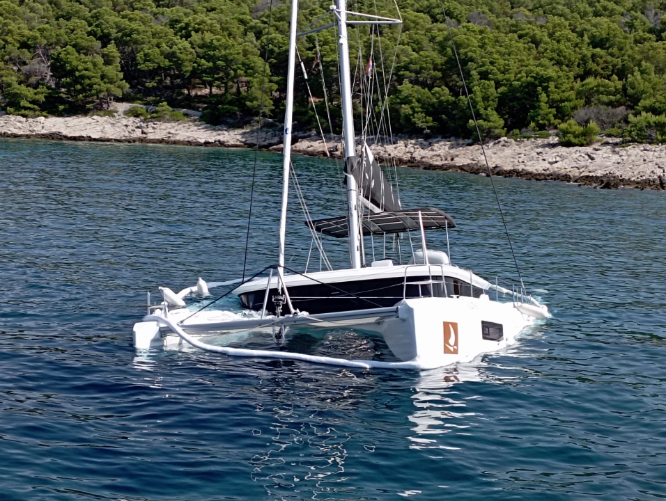 Kod Paga se prevrnuo brod sa 7 osoba, kod Brača potopljen katamaran, kod Sali sudar brodica