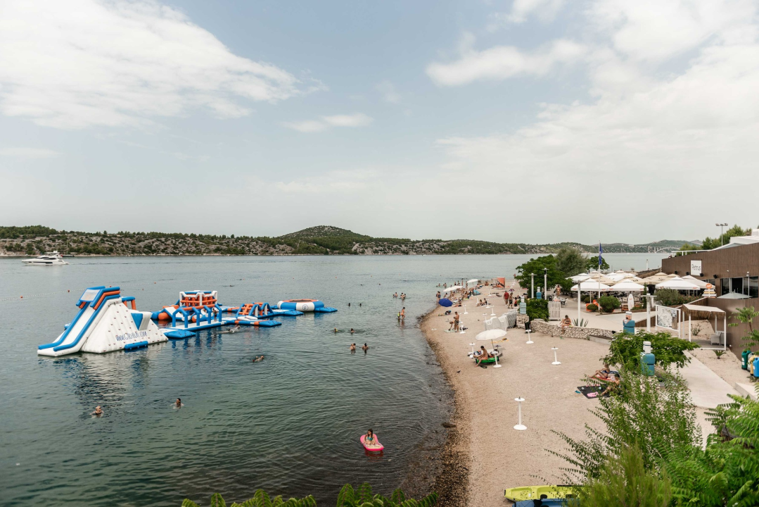 Đir po Banju usred sezone: Dio je saniran, ali i dalje nije na razini pristojne gradske plaže