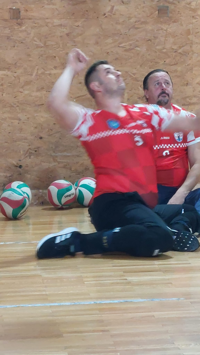 Klub sjedeće odbojke Knin 95 organizirao i osvojio turnir Oluja 95