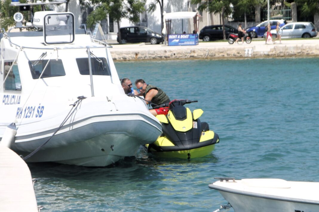 Pomorska policija u lovu na divlje gliseraše u Tisnom