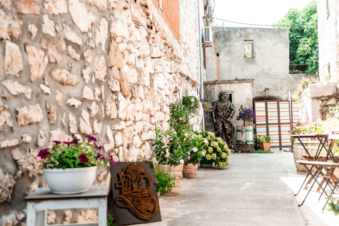 Obitelj Tanfara dala je generacije spužvara: 'To je kruh sa sedam kora, ali ljubav prema tome naslijedio je i naš sin'