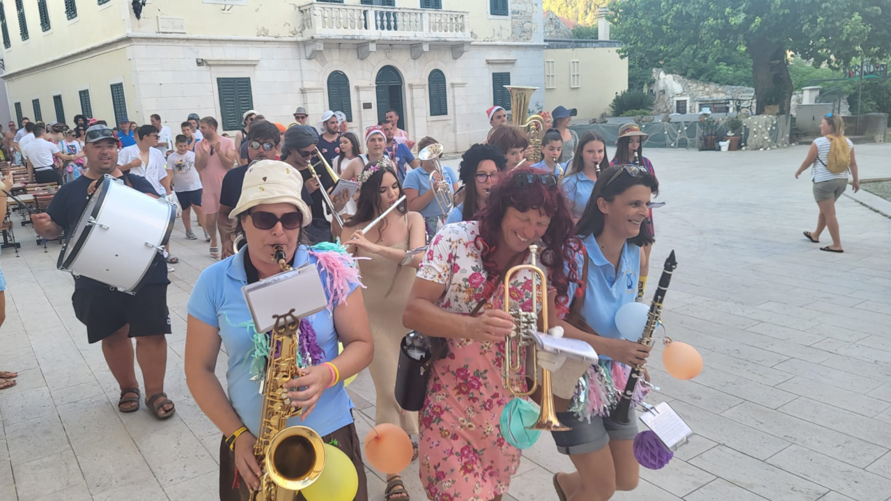 'Stari i mladi' u Skradinu: Od zabave sve je pucalo po šavovima