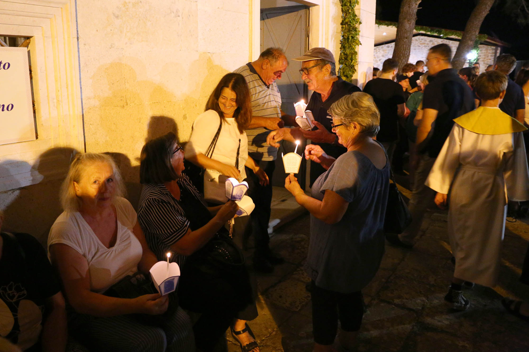 Večer uoči Velike Gospe brojni vjernici hodočastili u Vrpolje