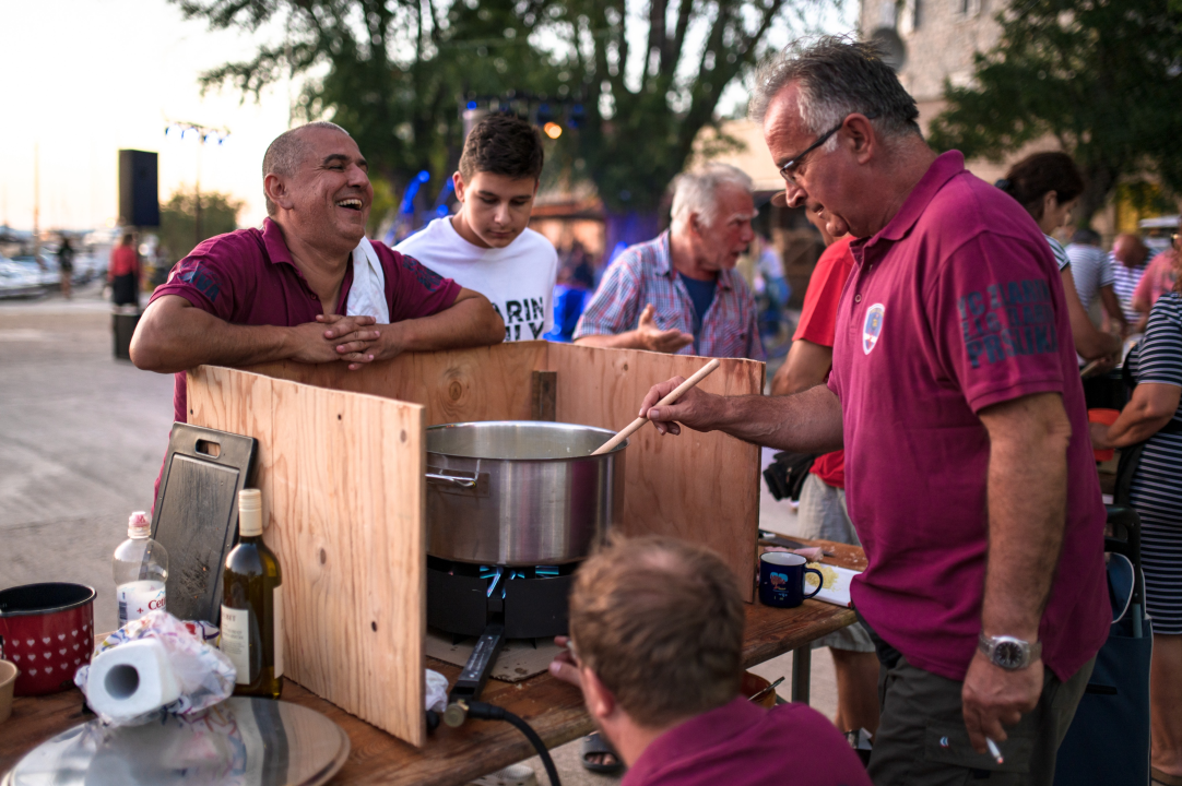Na Zlarinu održana tradicionalna Brudetijada: Najbolji brudet skuhala je ekipa Rudina