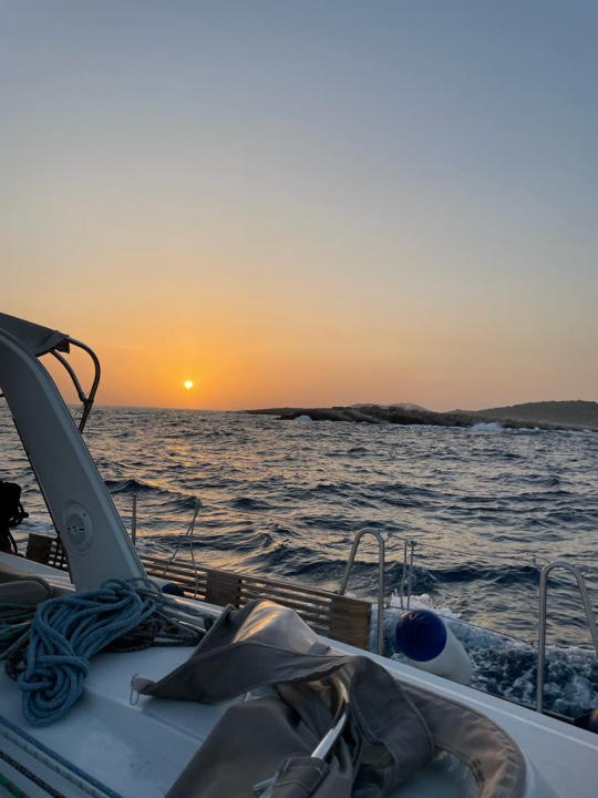 Morska avantura posade ŠibenikIN-a: Jako jugo, promjena ruta i nezaboravni dani na prekrasnoj jedrilici