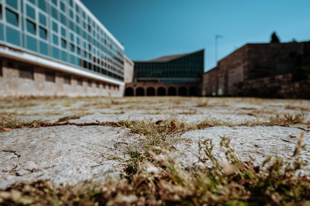 Poljana prljava i nakon pranja, a trg ispred Fausta Vrančića postao livada