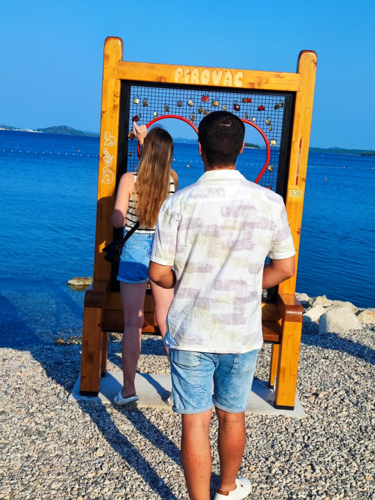 Pala prva prosidba na 'klupi za zabljubljene' u Pirovcu: Klaudija rekla 'da'