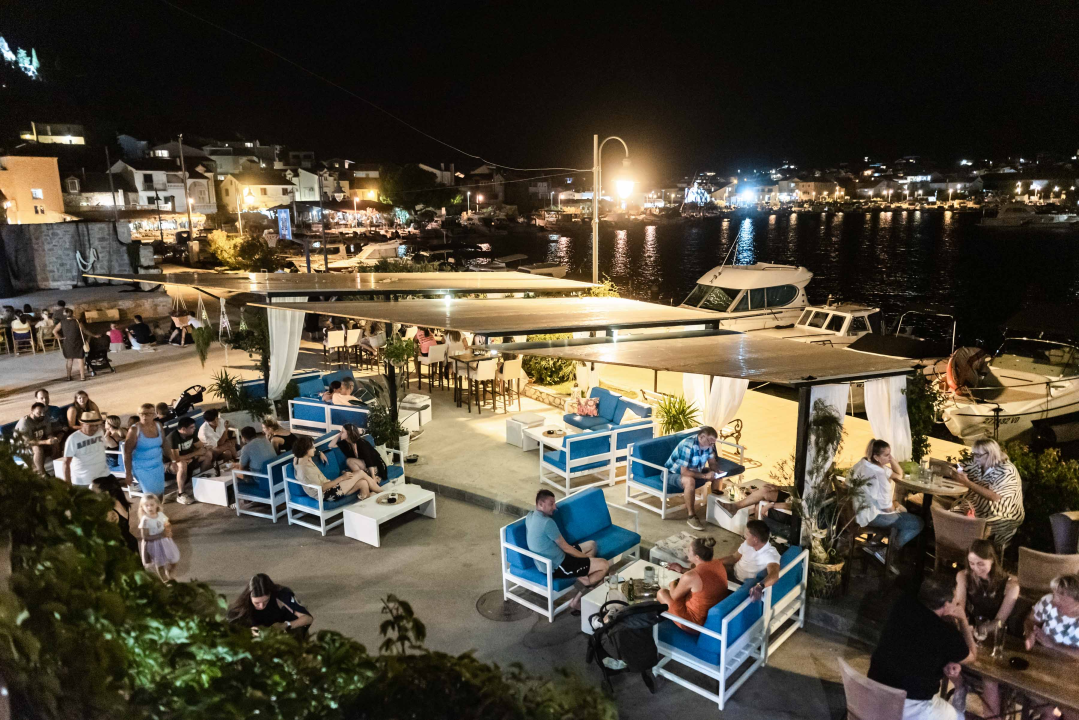 Rock'n'roll, finger food i kokteli: Stray Cat mjesto je koje morate posjetiti! 