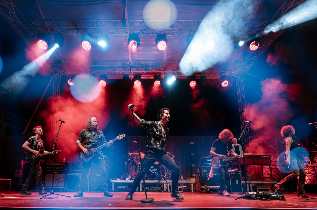 Parni Valjak raspjevao i rasplesao publiku na tvrđavi