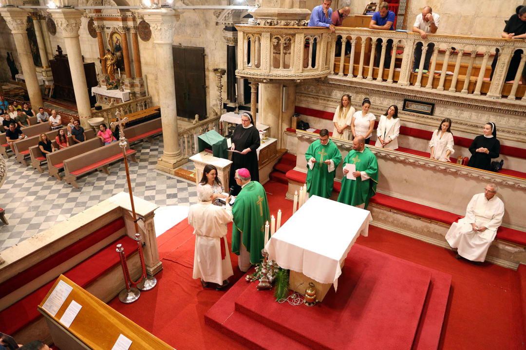 Biskup Rogić podijelio mandate vjeroučiteljima i odgojiteljima