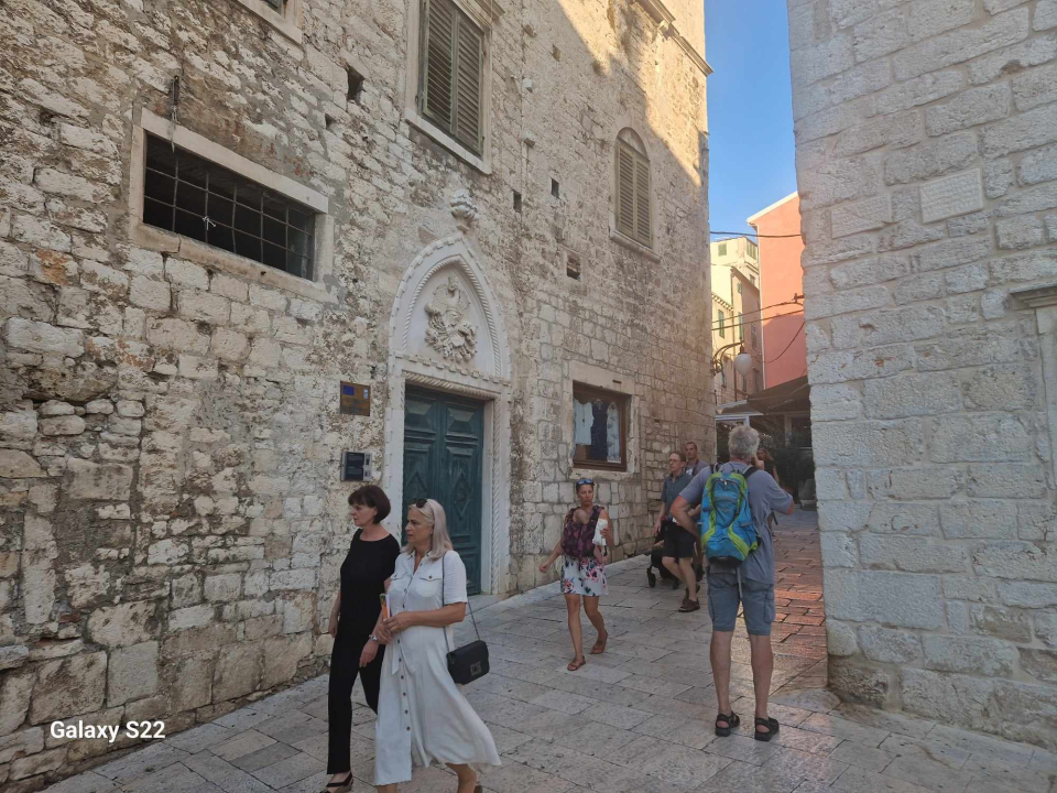 Kamen pao s palače Rossini na kalelargu i porezao ruku turistu: 'Da mu je pao na glavu, ubio bi ga' 