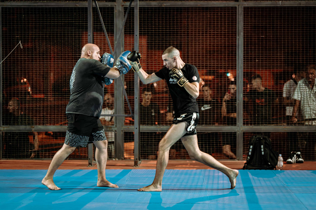 Funcuti bakljadom podržali Franu Vukovića na otvorenom treningu uoči borbe za naslov