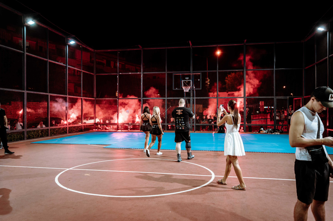 Funcuti bakljadom podržali Franu Vukovića na otvorenom treningu uoči borbe za naslov