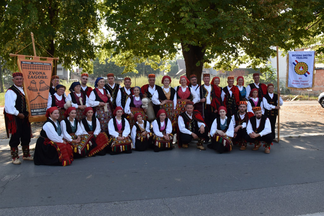 KUU Zvona Zagore na Vinkovačkim jesenima: Biralica uz diple, ojkavica, treskavica i kola po naški