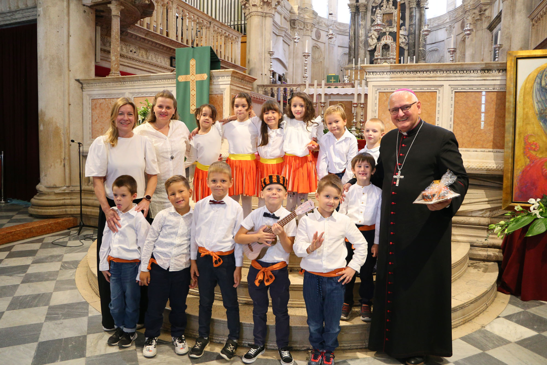 Mališani posjetili katedralu i susreli se s biskupom Rogićem