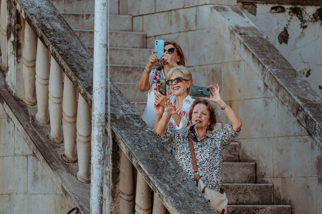 Moda godine ne broji: Ove dame modnim odabirom oborile su centar grada! 