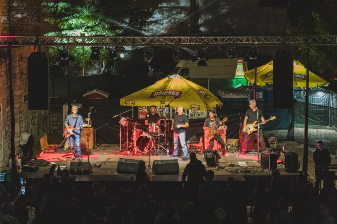 Prva večer Babljeg ljeta prošla odlično: Ni Partibrejkersi nisu uspjeli pokvariti party