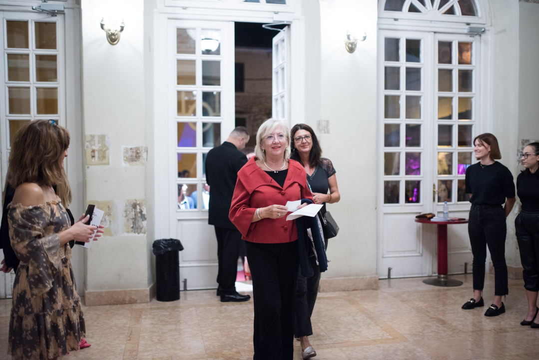 Dođi gola na večeru: Nova predstava šibenskog kazališta humorom šamara gledatelje!