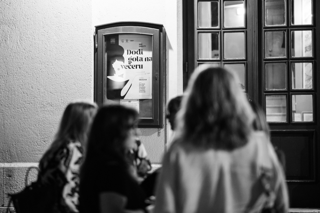 Dođi gola na večeru: Nova predstava šibenskog kazališta humorom šamara gledatelje!