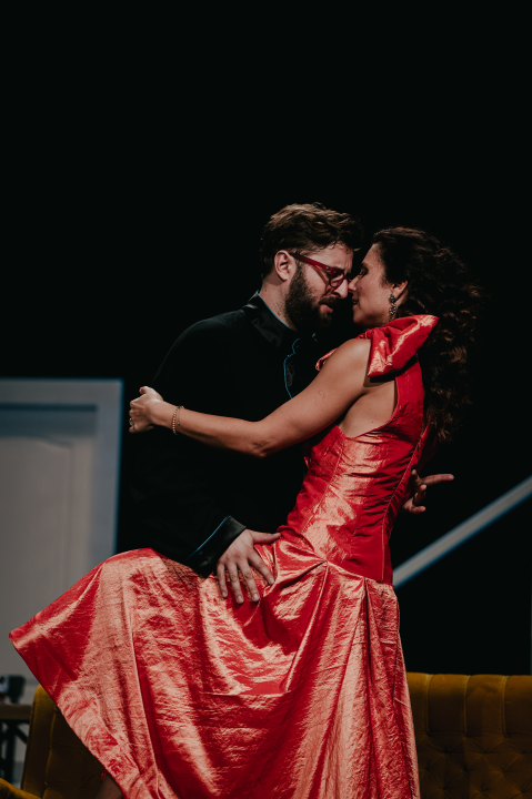 Dođi gola na večeru: Nova predstava šibenskog kazališta humorom šamara gledatelje!