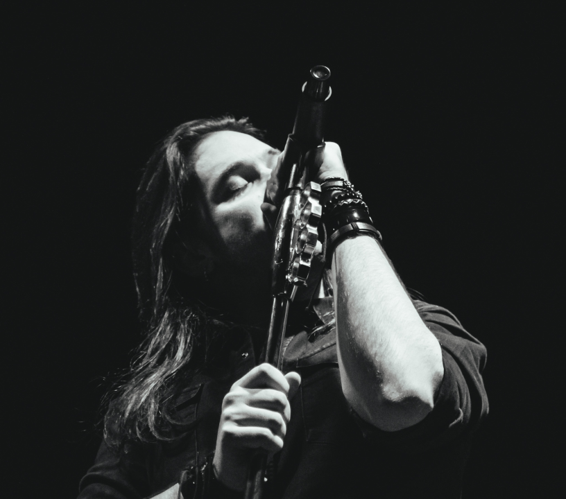 Dino Jelusić zatvorio ‘Bablje ljeto’ u Šibeniku, pogledajte atmosferu s koncerta