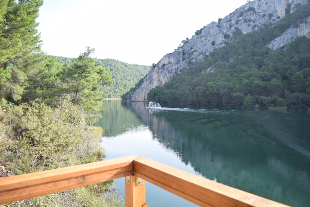 Završeni radovi na uređenju pješačke staze ispod Skradinskog mosta