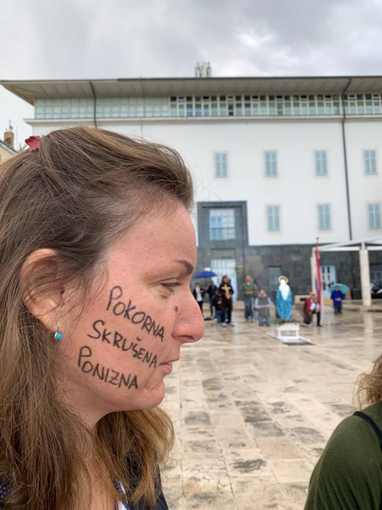 Performans pred moliteljima: 'Nećemo odustati od zaštite temeljnih ljudskih prava'