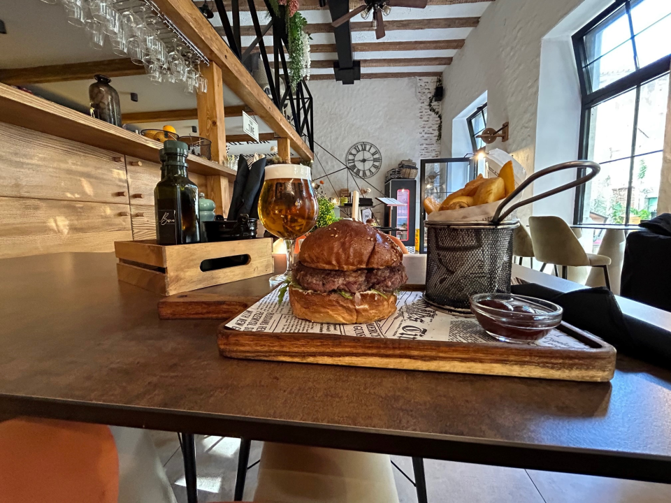 Bistro Bava vas nagrađuje na danima burgera!