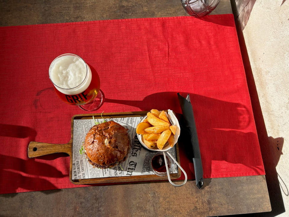 Bistro Bava vas nagrađuje na danima burgera!