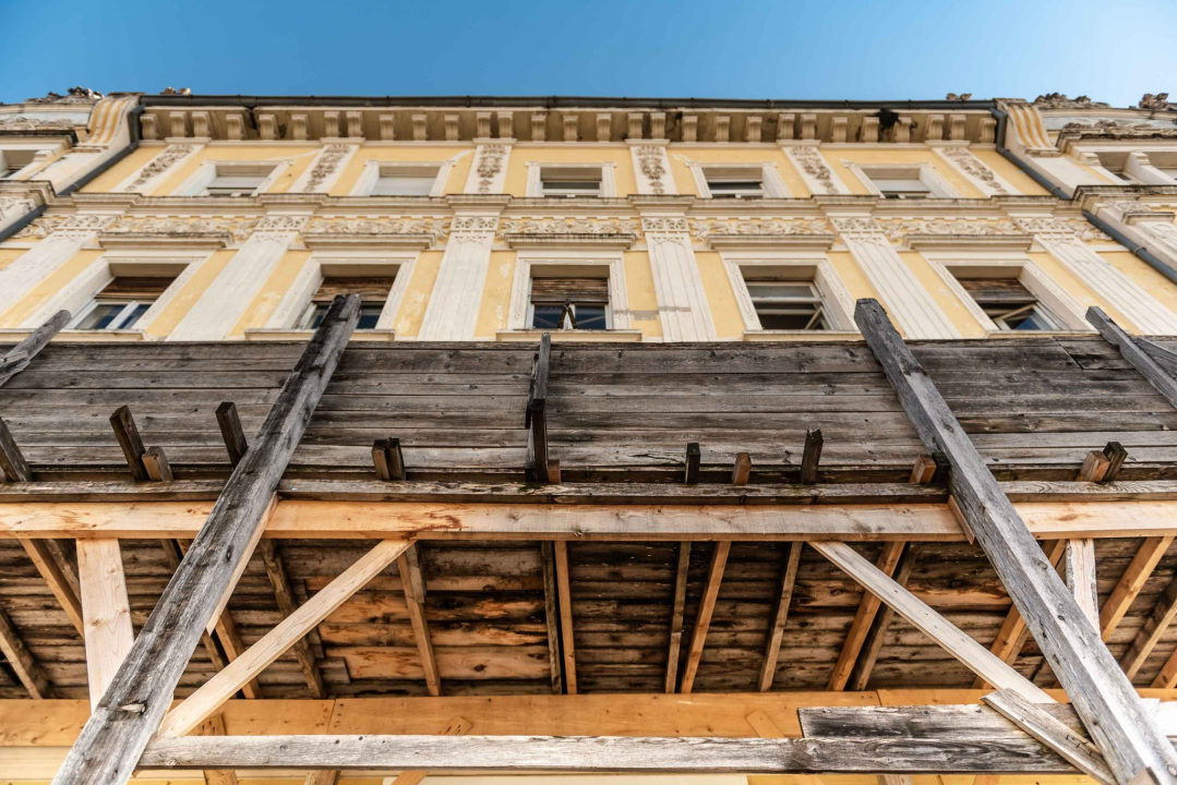 Palača Iljadica-Grbešić i dalje žudi za obnovom, župan Jelić: 'Ima veliki turistički potencijal, šteta je da se koristi za administraciju'