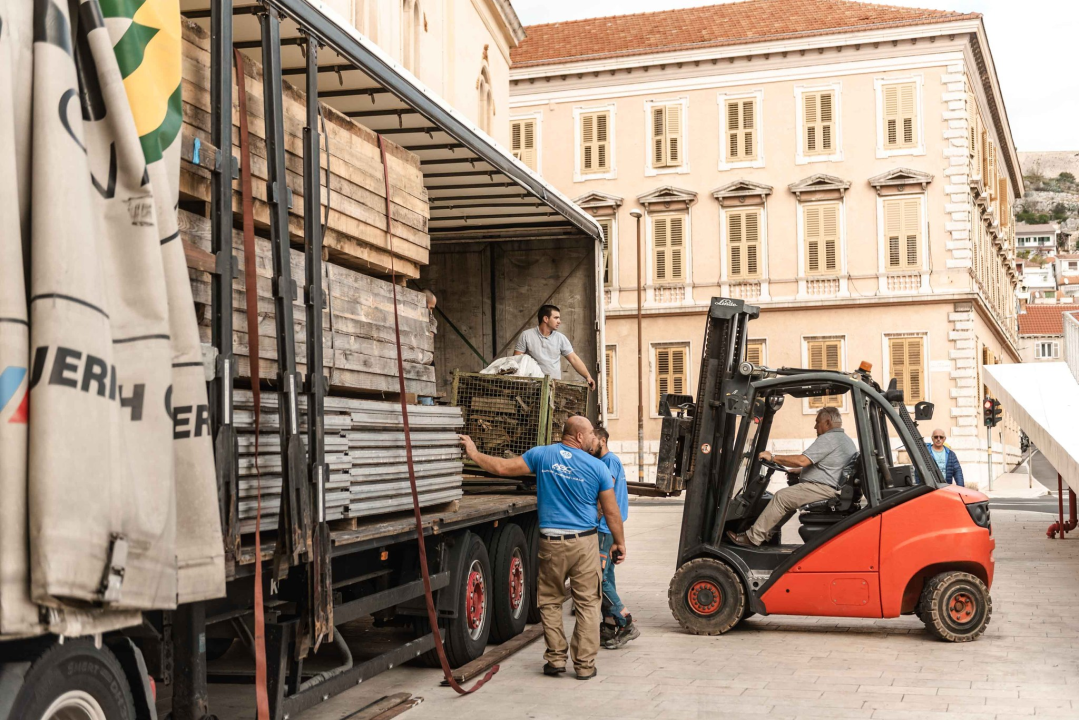 Postavlja se klizalište na šibenskoj Poljani, uskoro otvorenje 