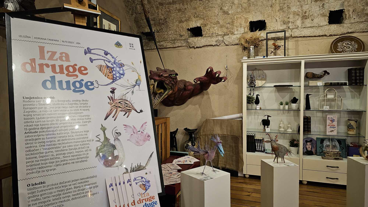 U Galeriji Azimuta otvorena izložba radova Andriane Tanfare 'Iza druge duge'