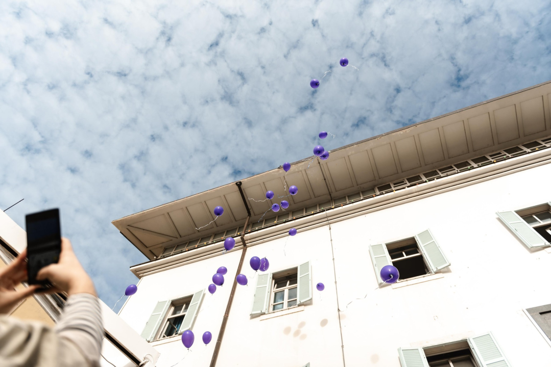 U Šibeniku obilježen Dan palčića: 'Našim anđelima među zvijezdama poslali smo balone na dar'