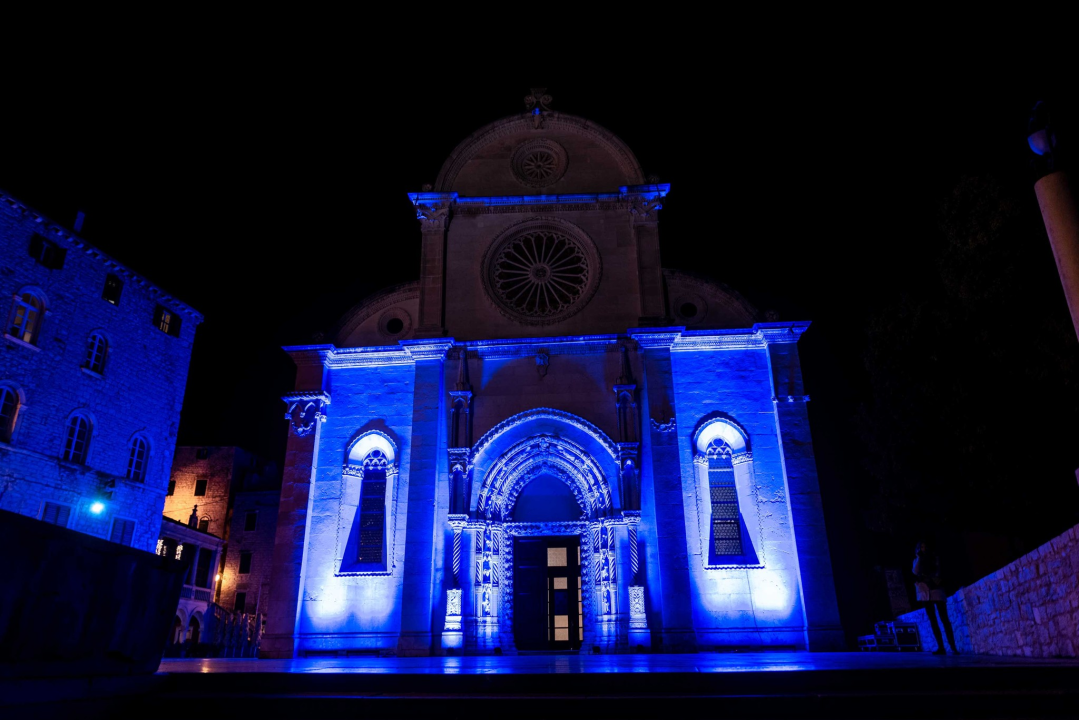 Katedrala i Arsen zasvijetlili u plavoj boji u povodu Svjetskog dana djece