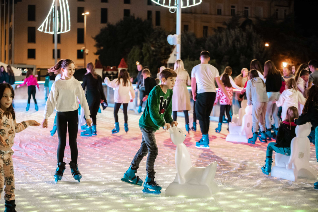 Šibenčani proklizali: Otvorena atraktivna ledena površina na Poljani 