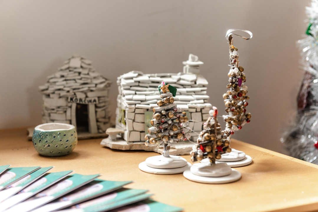 U Narančastoj zgradi otvorena izložba radova zatvorenika iz šibenskog, zadarskog i dubrovačkog zatvora 