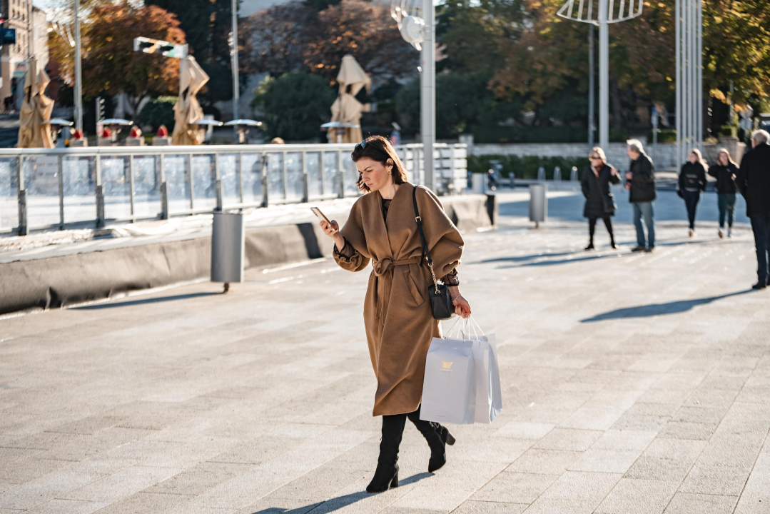Kako biti trendi i po niskim temperaturama u Šibeniku znaju ove dame!