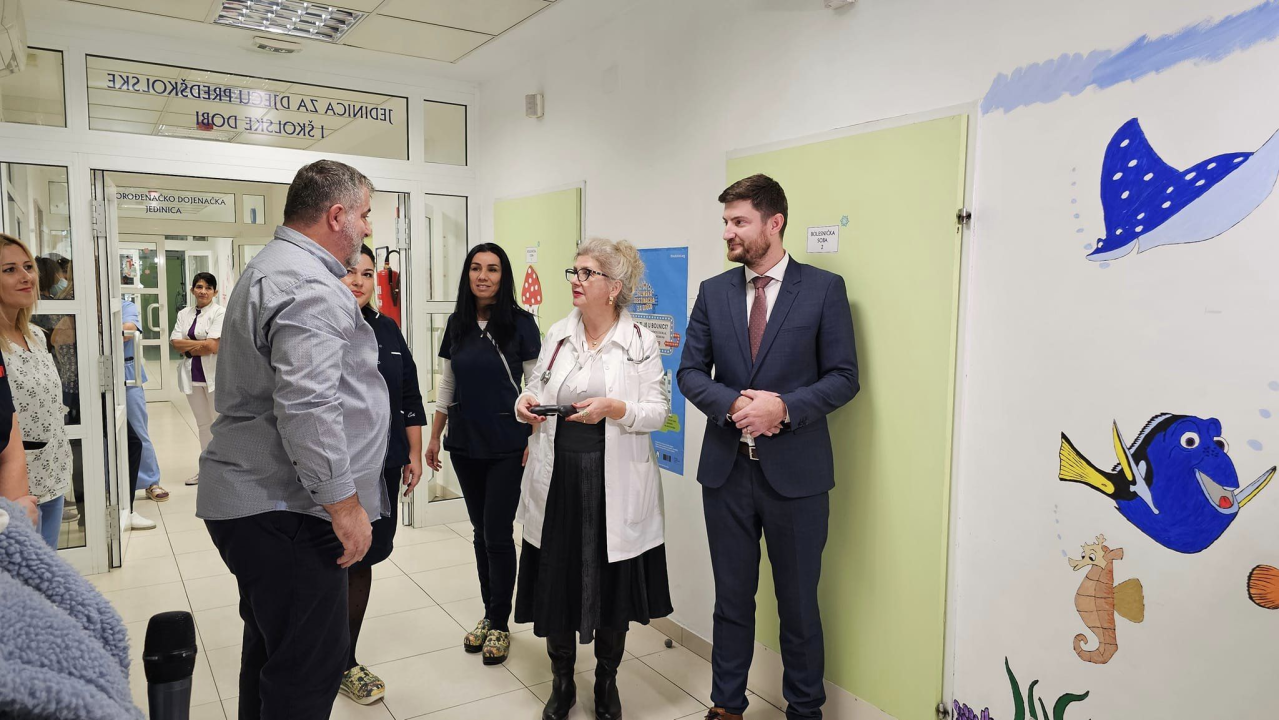 Šibenskoj bolnici doniran električni automobil za najmlađe pacijente: 'Ovo će im izmamiti osmijeh na lice'