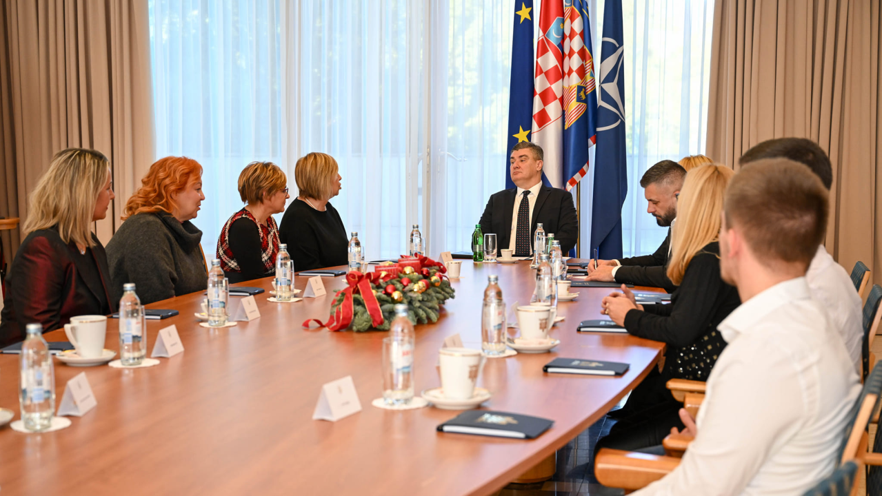 Učenici Medicinske škole na Pantovčaku kod predsjednika Milanovića