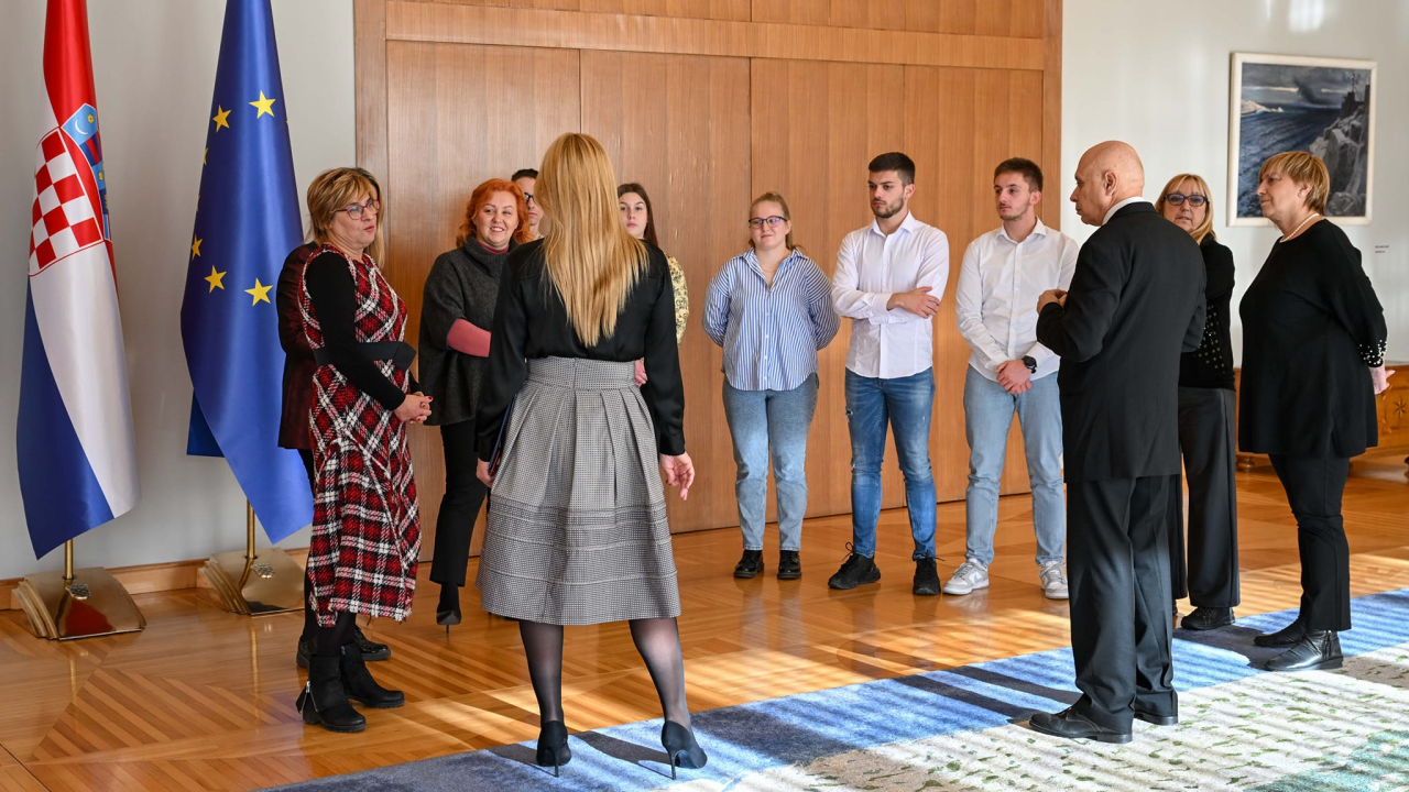 Učenici Medicinske škole na Pantovčaku kod predsjednika Milanovića