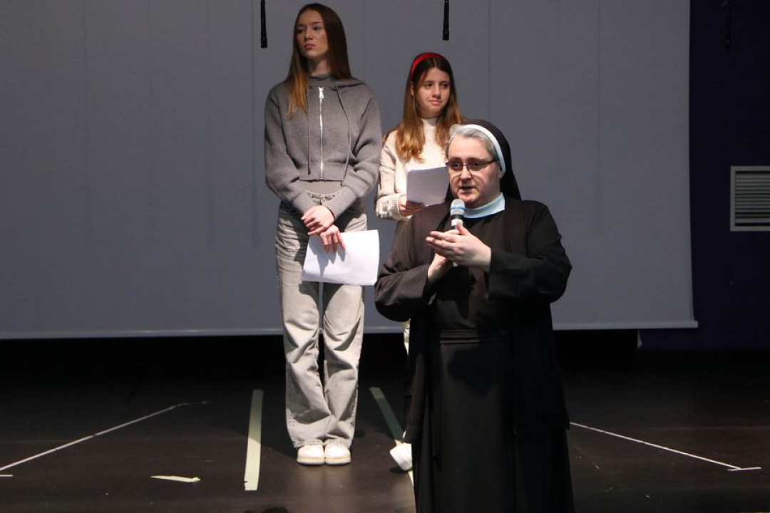 U Katoličkoj školi održana priredba 'Osvijetlimo put do jaslica'