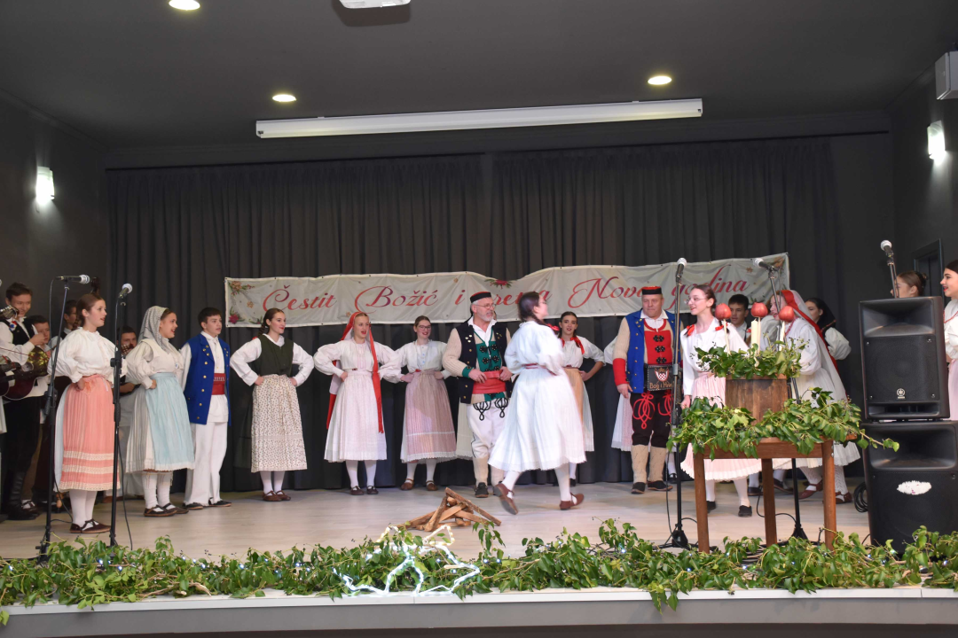 U Unešiću održan božićno-novogodišnji program 'Geni, geni kameni'