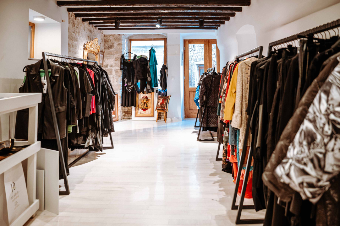 U Galeriji Juraj Dalmatinac potražite predivne unikatne poklone i umjetnine po odličnim cijenama 