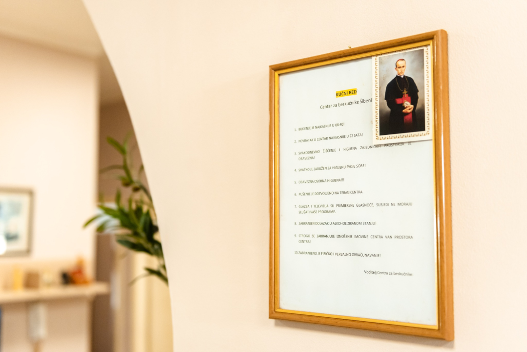 Gradonačelnik i biskup posjetili Prihvatilište za beskućnike: Najavljena i obnova pučke kuhinje